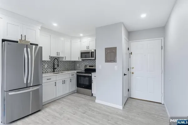 $259,000 | 9 Vreeland Street, Unit 2F, Hackensack, NJ 07601