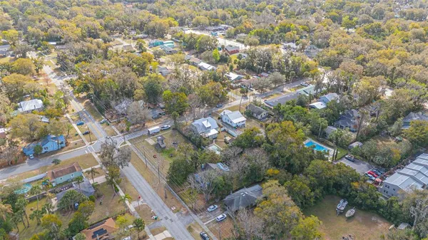 a view of yard with green space
