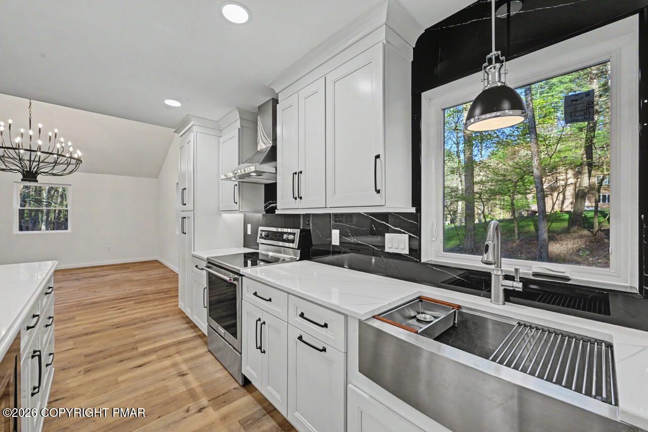 1131 Mink Court Bushkill, PA 18324 - Photo 33 of 81 a kitchen that has a sink and a stove