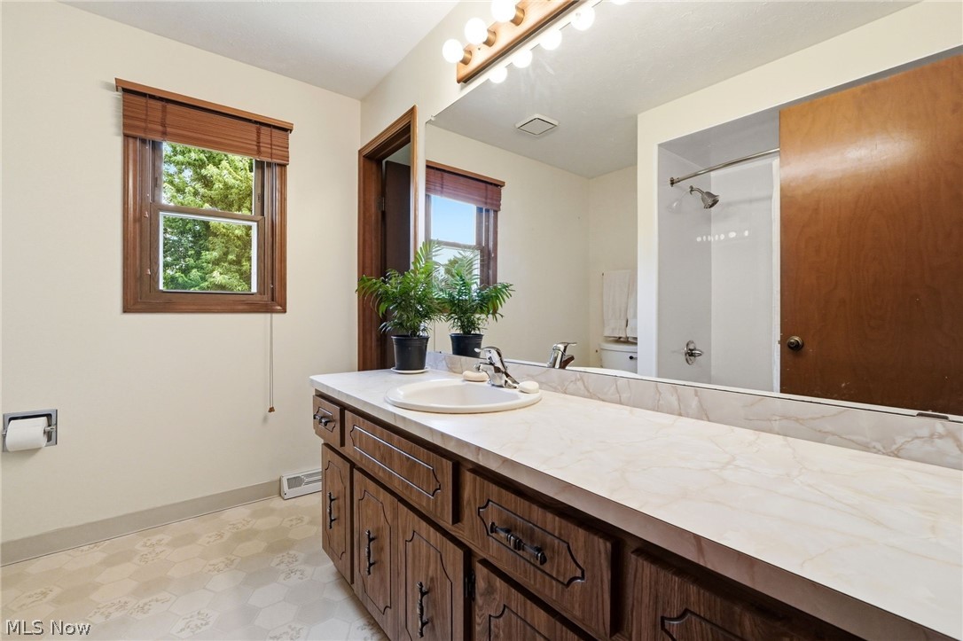 13176 Whitney Road Strongsville, OH 44136 - Photo 22 of 50 Full bathroom on 2nd floor