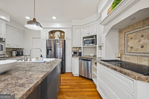 a view of outdoor space and city view