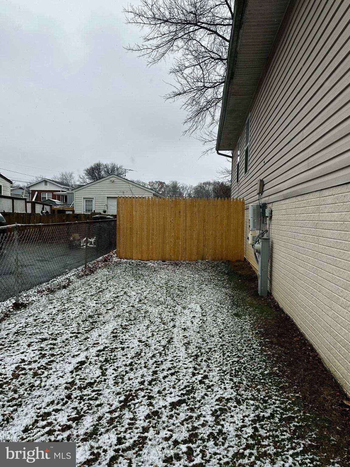 2838 Pennsylvania Avenue Baltimore, MD 21227 - Photo 32 of 32 a backyard of a house