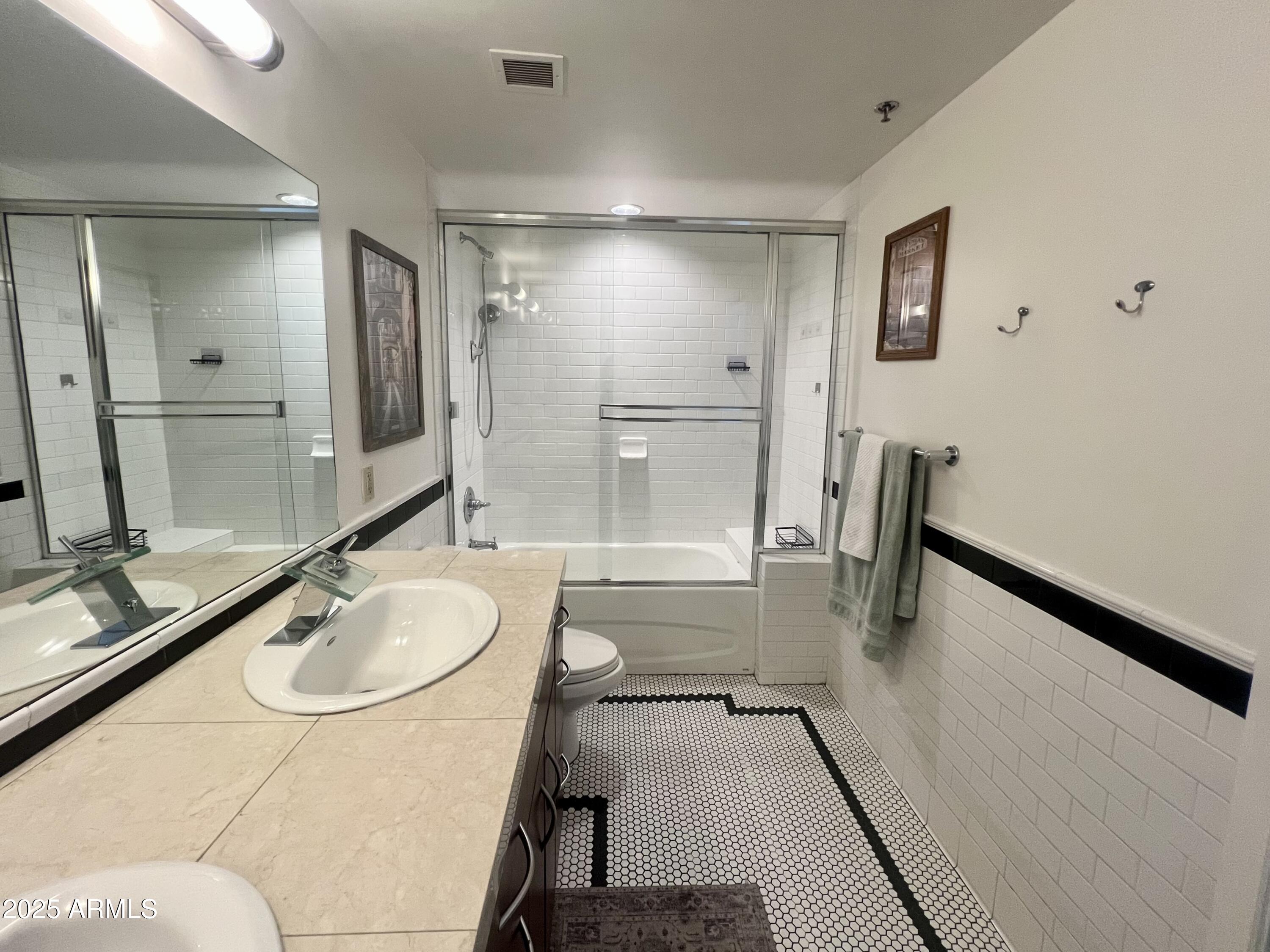 114 West Adams Street, Unit 1007 Phoenix, AZ 85003 - Photo 25 of 63 Primary Bath