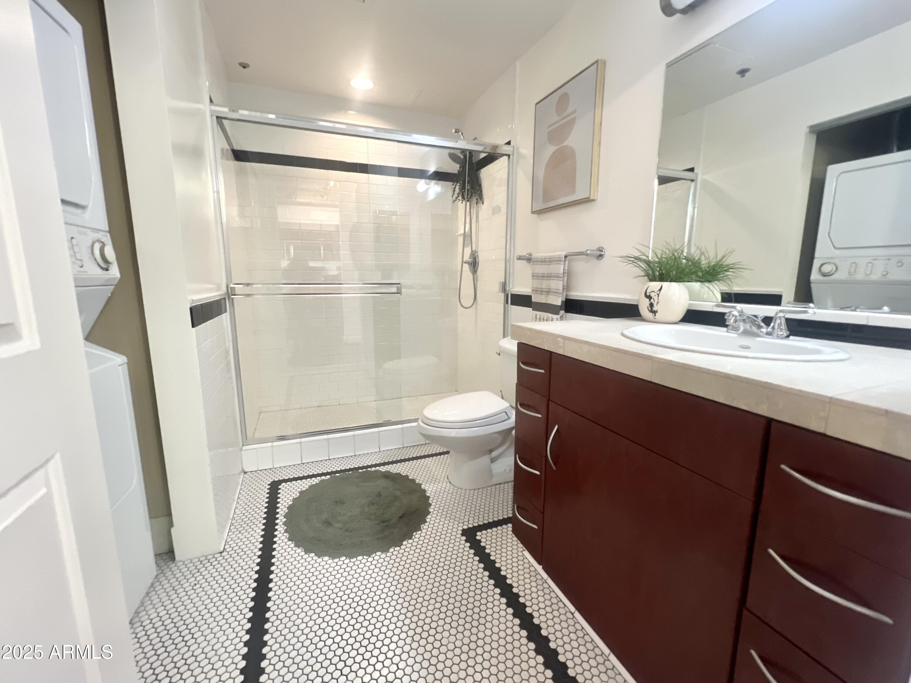 114 West Adams Street, Unit 1007 Phoenix, AZ 85003 - Photo 44 of 63 Guest Bath