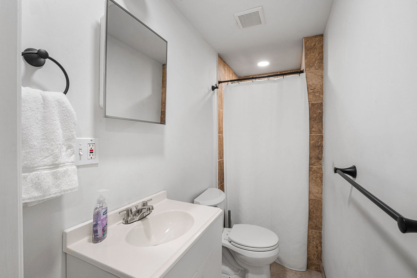 635 West Sheridan Road, Unit G Chicago, IL 60613 - Photo 14 of 25 Gallery Image 14