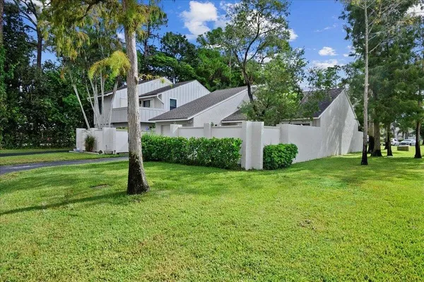$3,000 | 12875 Spinnaker Lane, Wellington, FL 33414