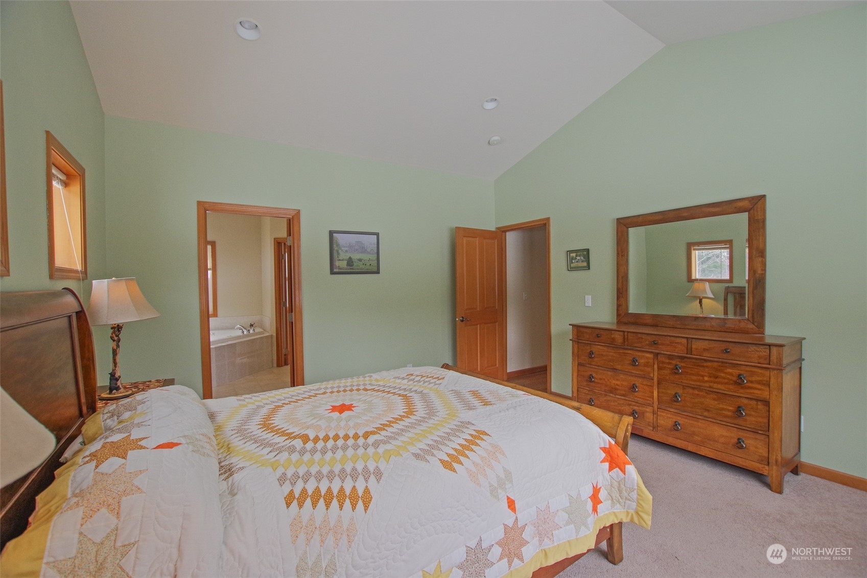 551 Old Cedars Road Cle Elum, WA 98922 - Photo 20 of 39 a bedroom with a bed and a dresser