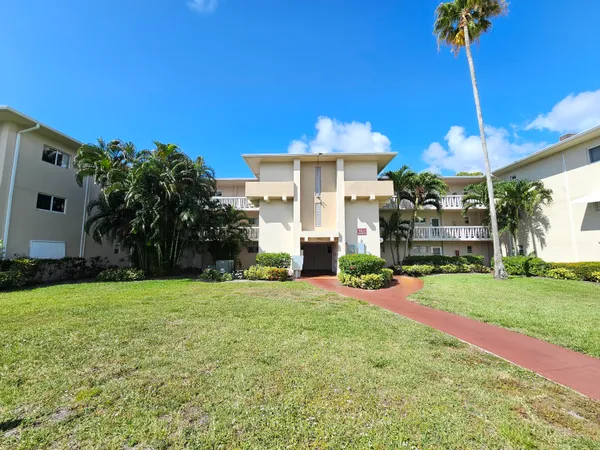 $70,000 | 2562 Garden Drive North, Unit 202, Lake Worth Beach, FL 33461