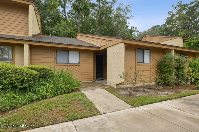 $1,400 | 85 Debarry Avenue, Unit 2032, Orange Park, FL 32073