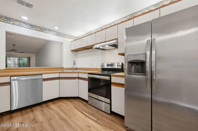 $1,400 | 85 Debarry Avenue, Unit 2032, Orange Park, FL 32073