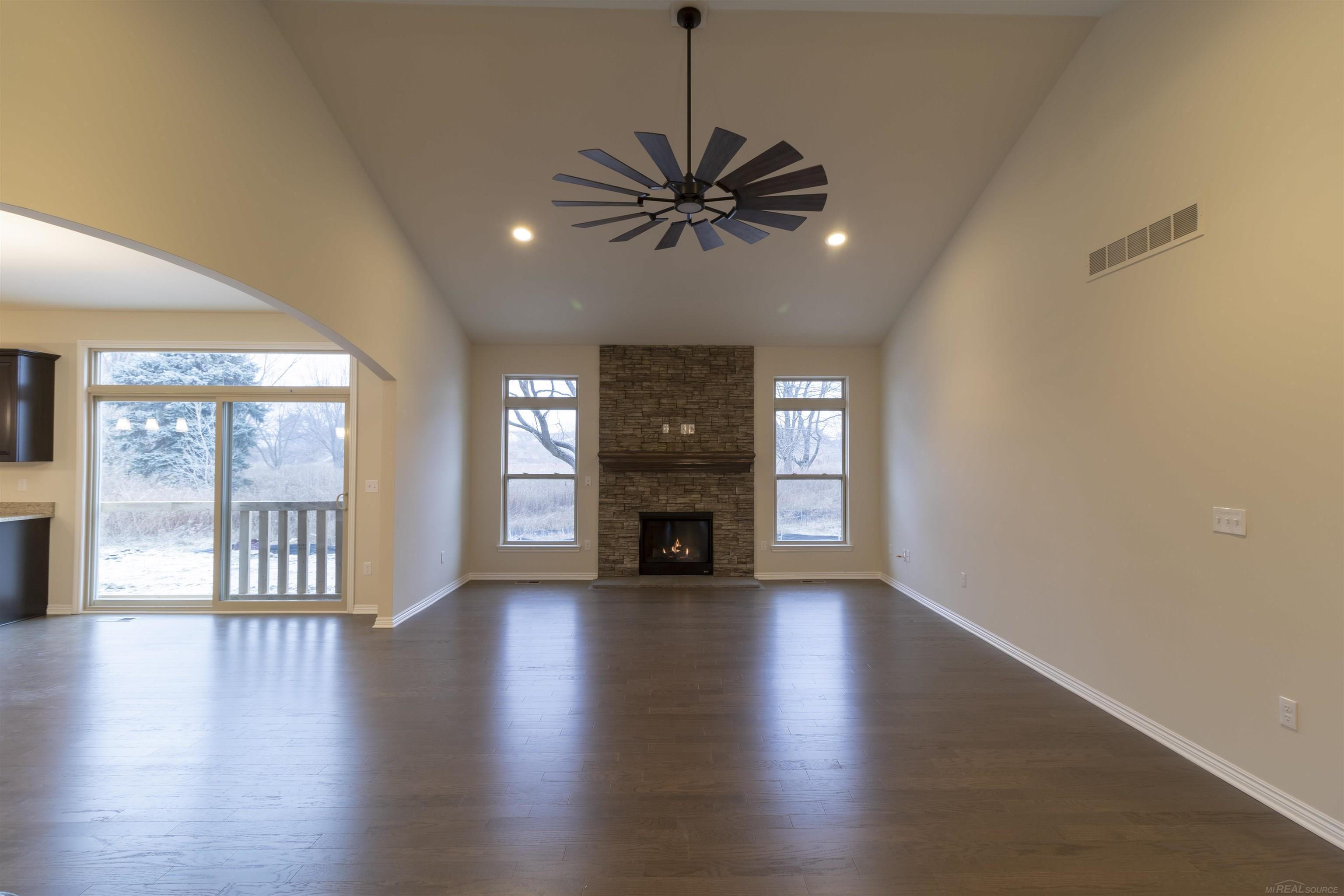 27530 Hagen Road New Baltimore, MI 48051 - Photo 9 of 27 50222134-A2981DF2-0D92-4EC7-9E09-896AE6698014.JPG