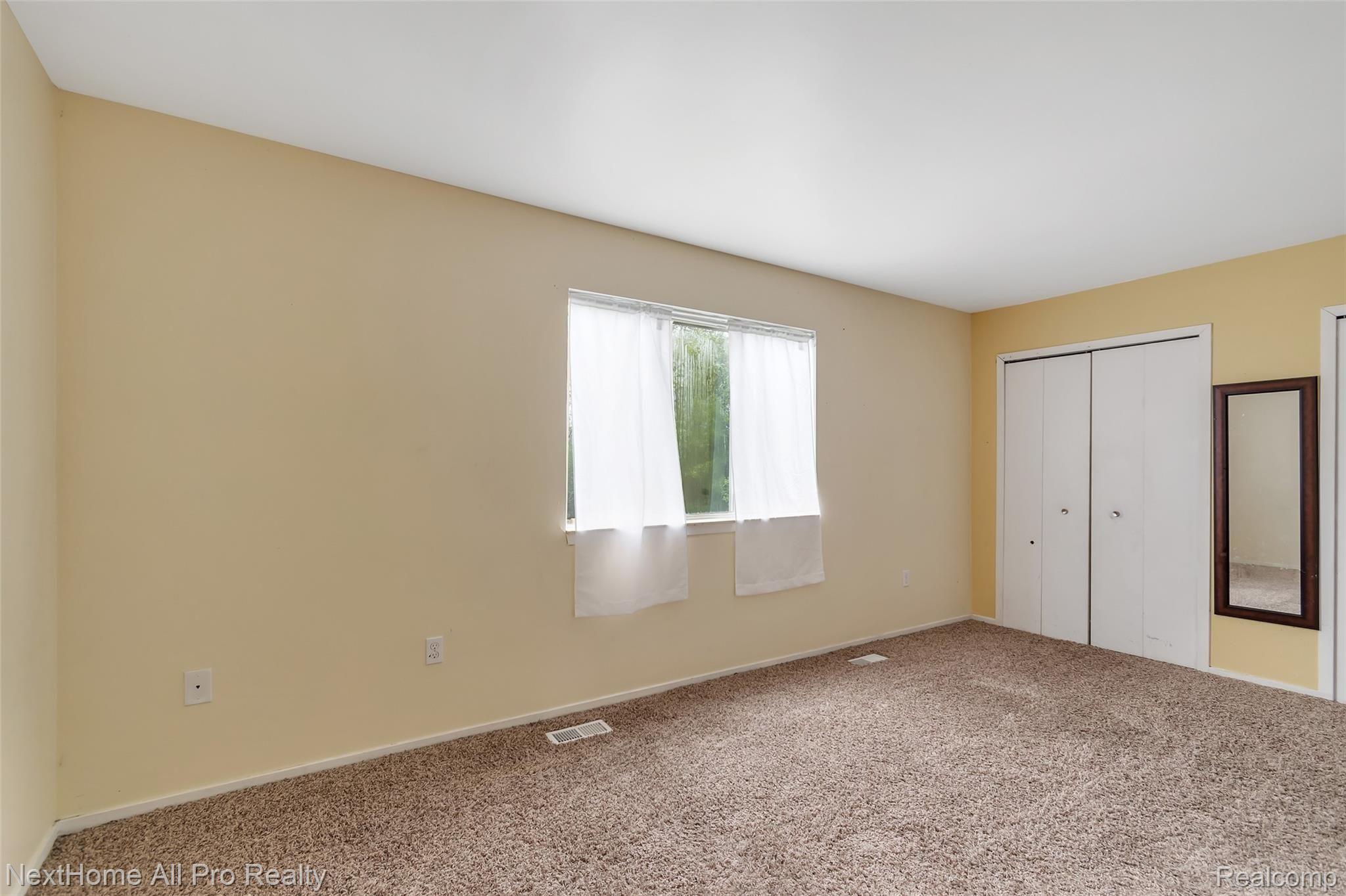 168 North Willard Road Canton, MI 48187 - Photo 17 of 40 Upper Master BR