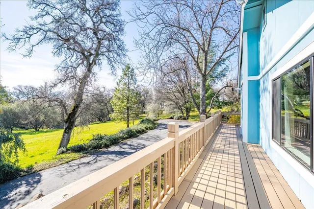 a view of residential houses with outdoor space