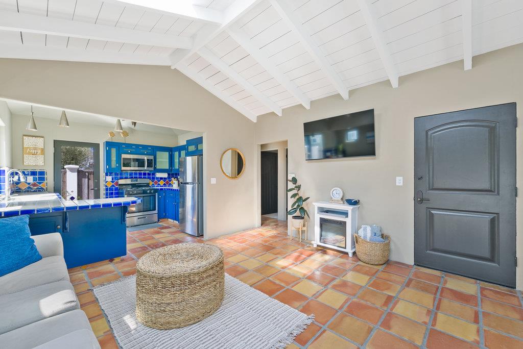 201 Venetian Road Aptos, CA 95003 - Photo 11 of 38 Gallery Image 11