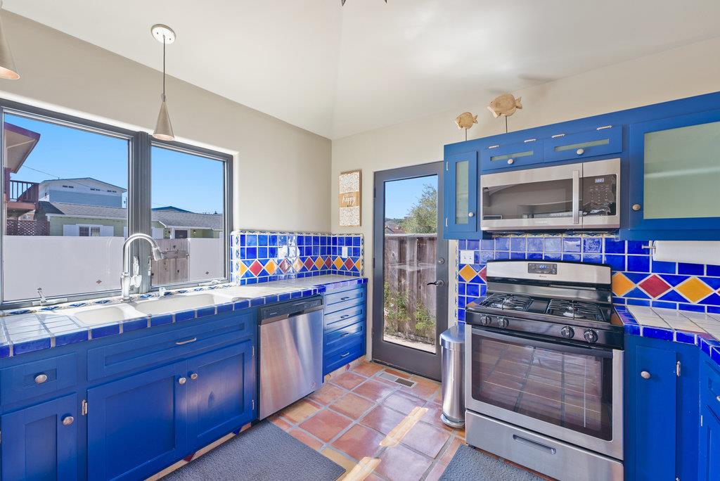 201 Venetian Road Aptos, CA 95003 - Photo 12 of 38 Gallery Image 12