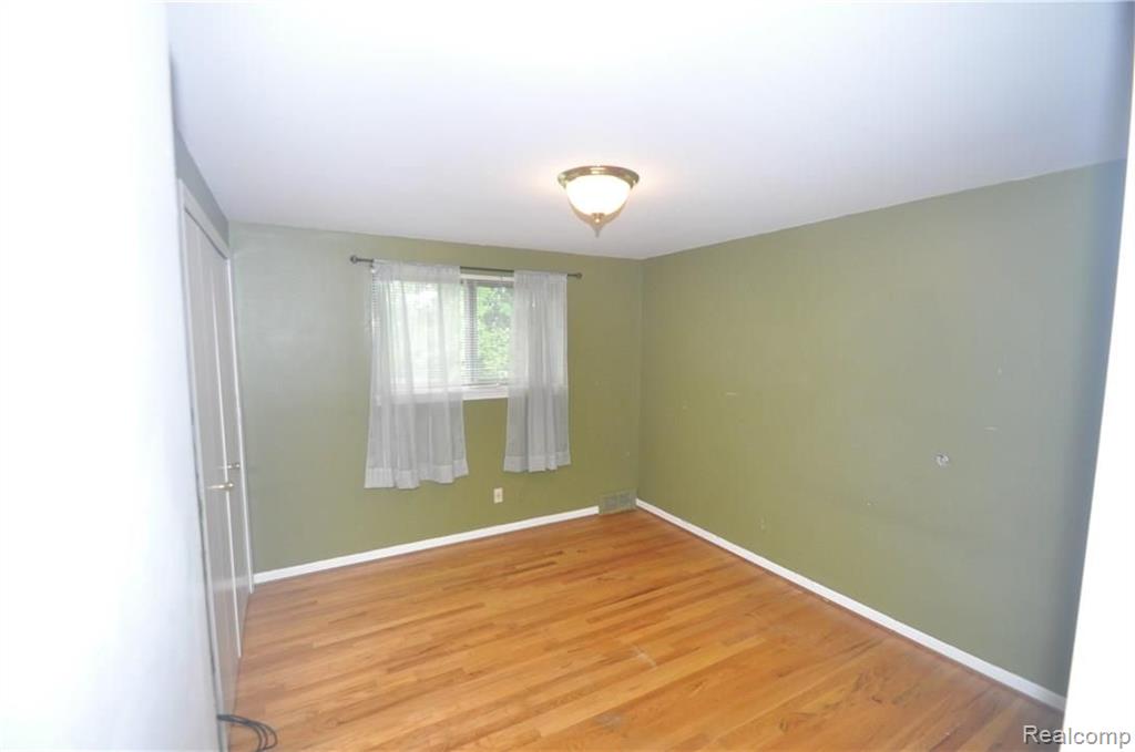 29511 Fox Grove Road Farmington Hills, MI 48334 - Photo 12 of 18