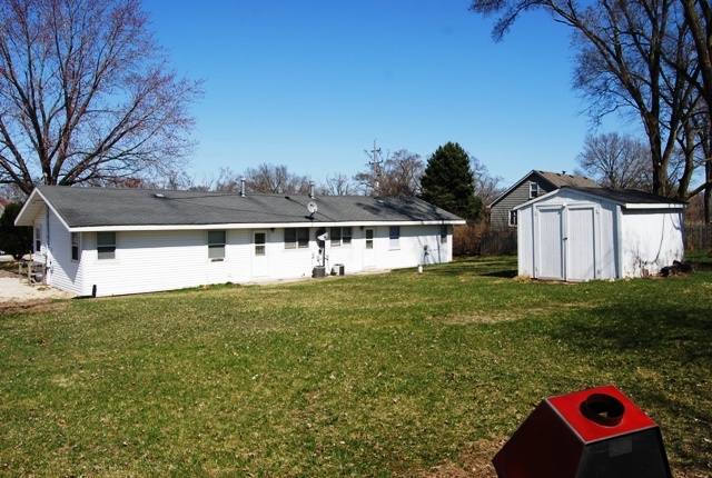 1805 West Southmor Road Morris, IL 60450 - Photo 12 of 13 a view of a house with a yard