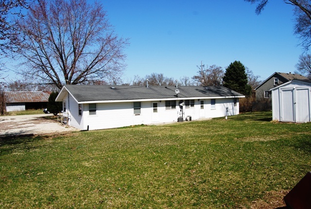 1805 West Southmor Road Morris, IL 60450 - Photo 3 of 13 a view of a house with a yard