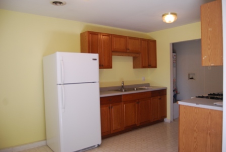 1805 West Southmor Road Morris, IL 60450 - Photo 5 of 13 a white refrigerator freezer sitting in a kitchen