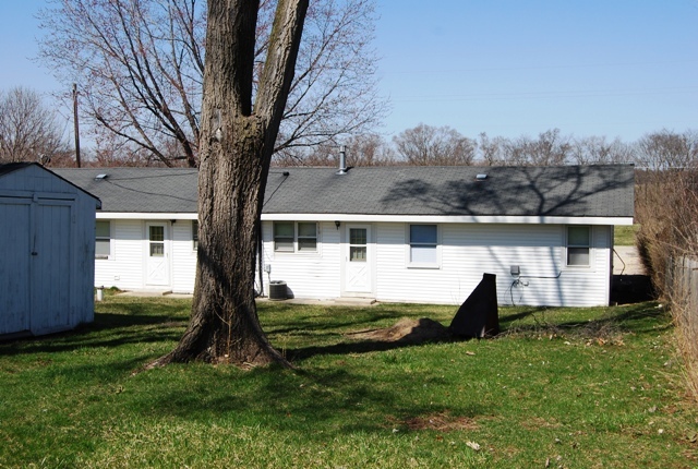 1805 West Southmor Road Morris, IL 60450 - Photo 10 of 13 a view of a house with a yard