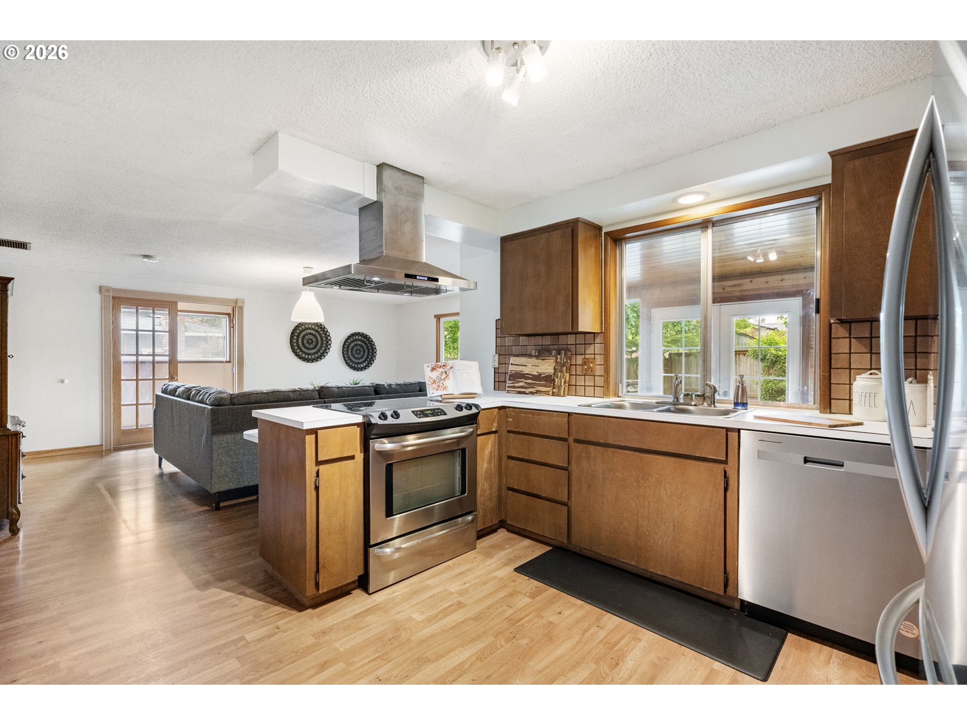 5875 Southwest 203rd Avenue Beaverton, OR 97078 - Photo 11 of 35