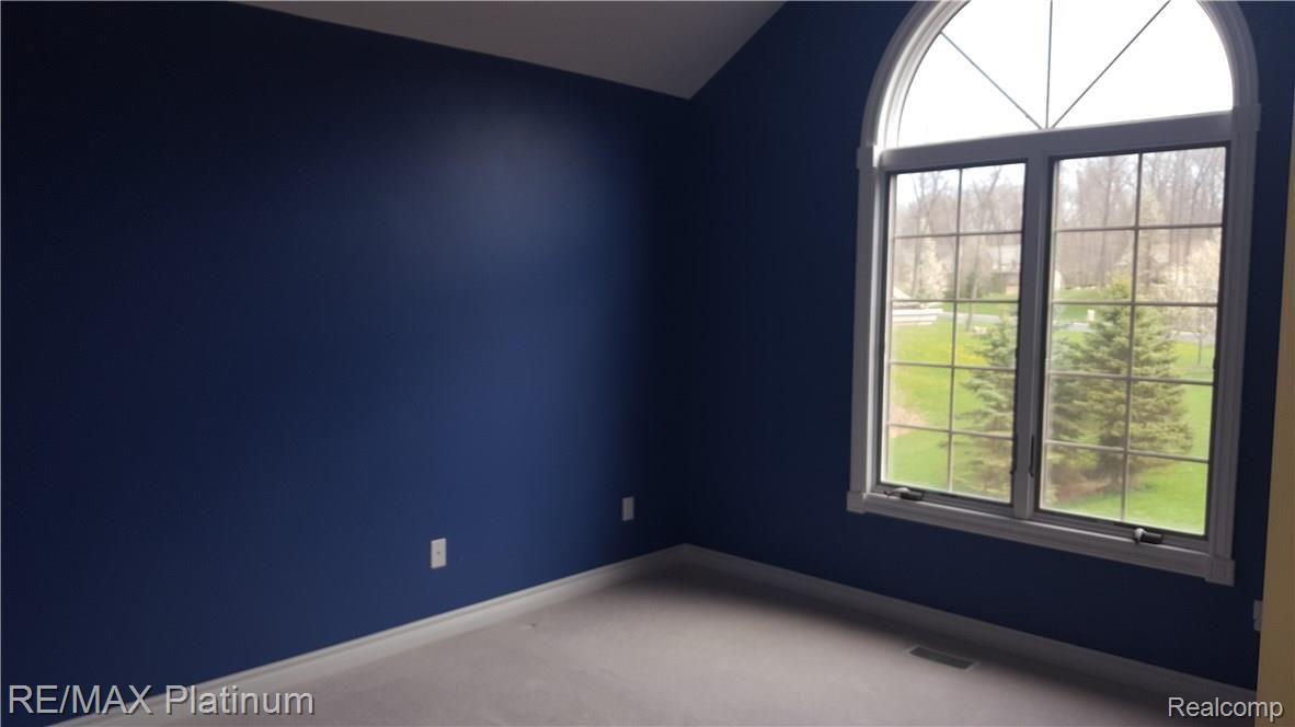 522 Timbermill Lane Howell, MI 48843 - Photo 17 of 29 Bedroom 2 with jack and jill bathroom