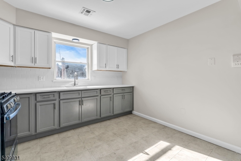 822 South 19th Street Newark, NJ 07108 - Photo 5 of 50