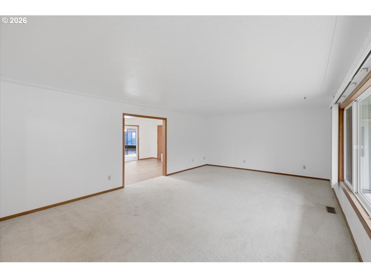 38619 Parkside Road Northeast Albany, OR 97322 - Photo 5 of 48 Gallery Image 5