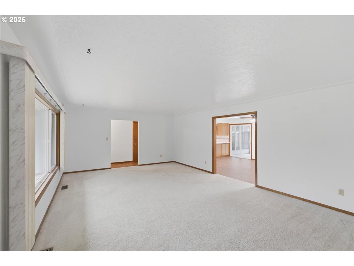 38619 Parkside Road Northeast Albany, OR 97322 - Photo 8 of 48 Gallery Image 8