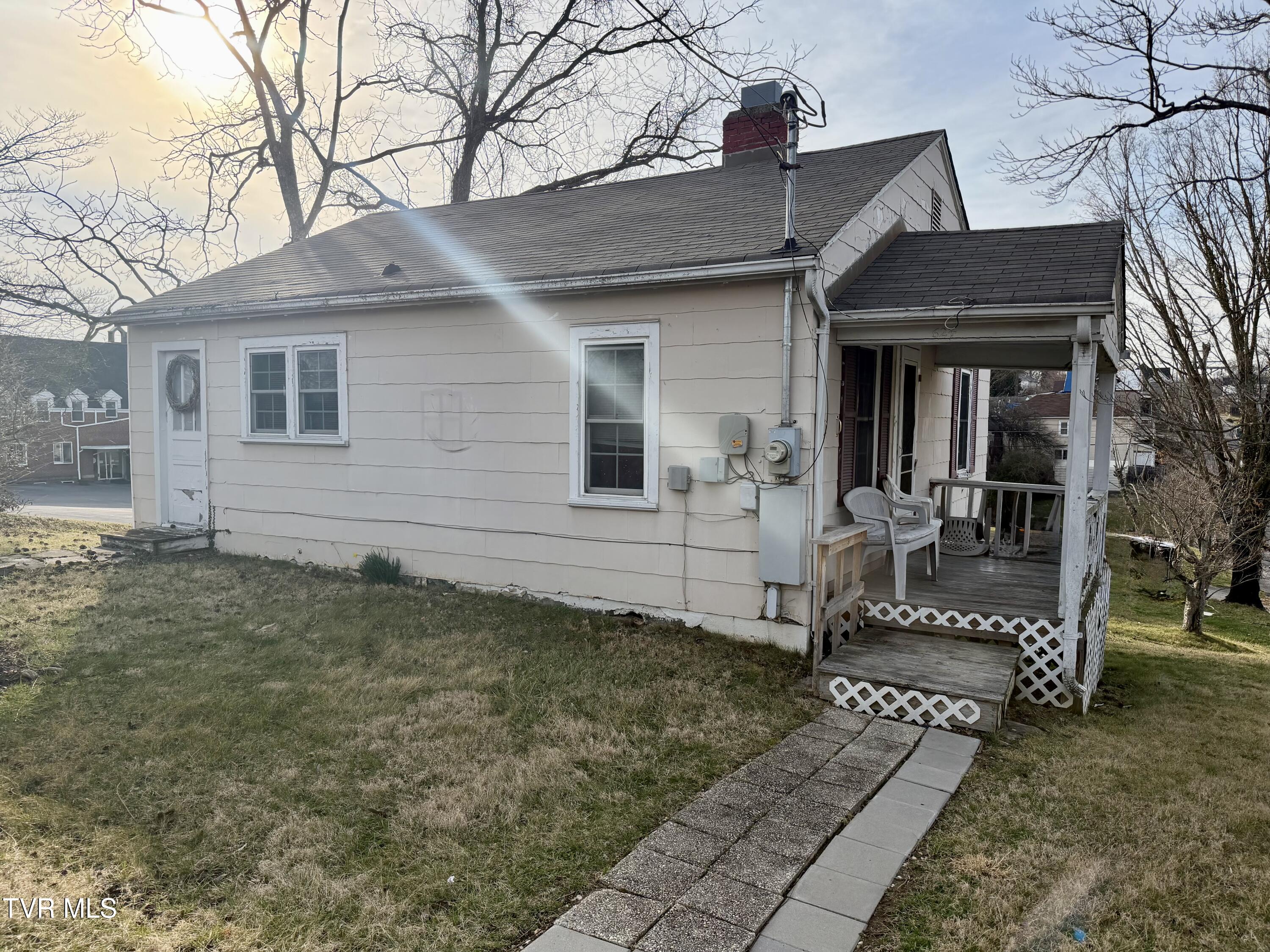 624 Maple Street Bristol, VA 24201 - Photo 4 of 6 IMG_E9066