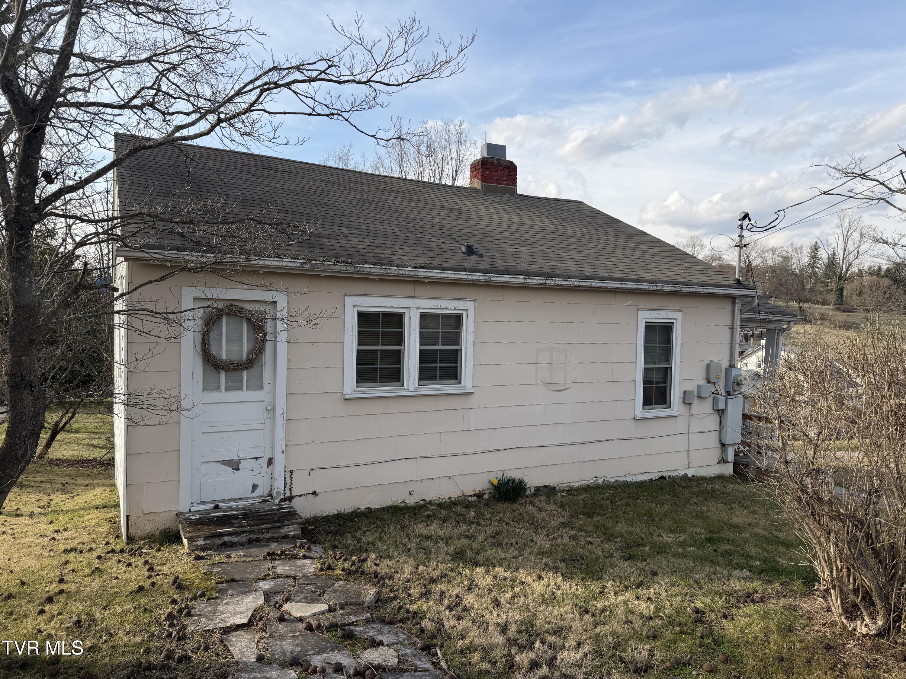 624 Maple Street Bristol, VA 24201 - Photo 5 of 6 IMG_9067