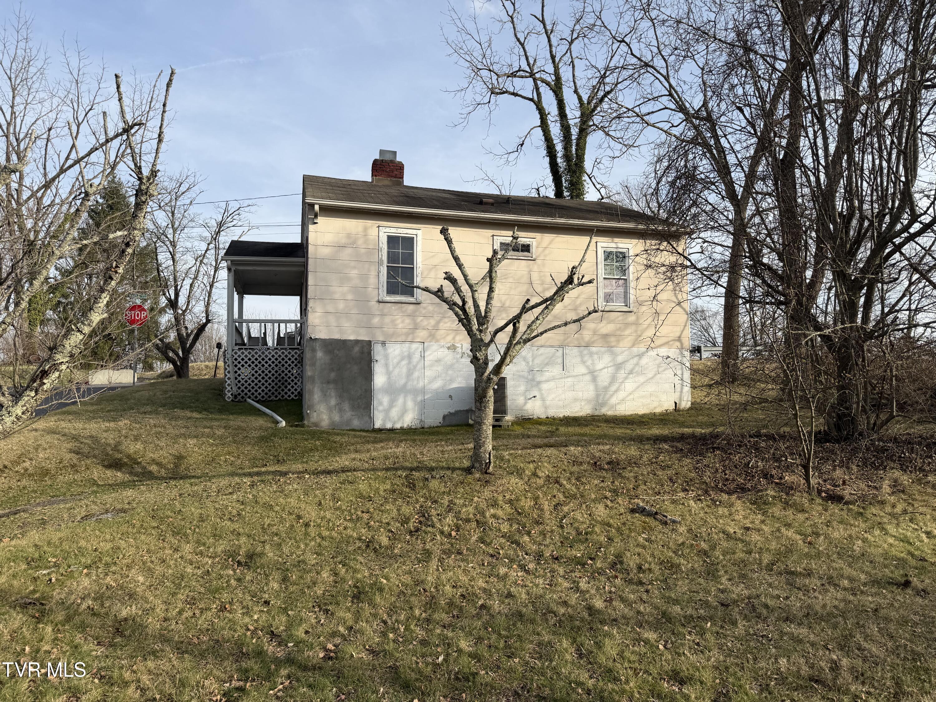 624 Maple Street Bristol, VA 24201 - Photo 6 of 6 IMG_9070