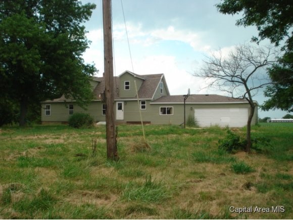 20472 South Atwater Road Carlinville, IL 62626 - Photo 1 of 12 Gallery Image 1