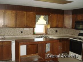 20472 South Atwater Road Carlinville, IL 62626 - Photo 5 of 12 Gallery Image 5