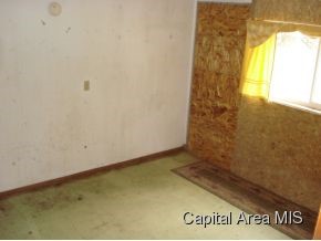 20472 South Atwater Road Carlinville, IL 62626 - Photo 8 of 12 Gallery Image 8