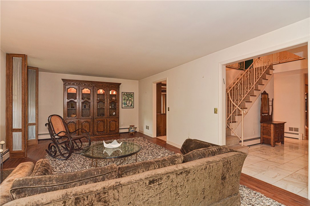 40 Winfield Road Providence, RI 02906 - Photo 11 of 34 Living Room Feature