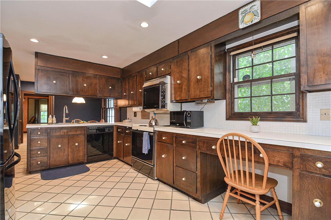 40 Winfield Road Providence, RI 02906 - Photo 17 of 34 Gallery Image 17