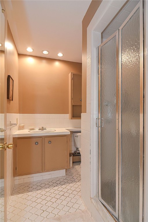 40 Winfield Road Providence, RI 02906 - Photo 22 of 34 Full Bath in Primary Bedroom Suite