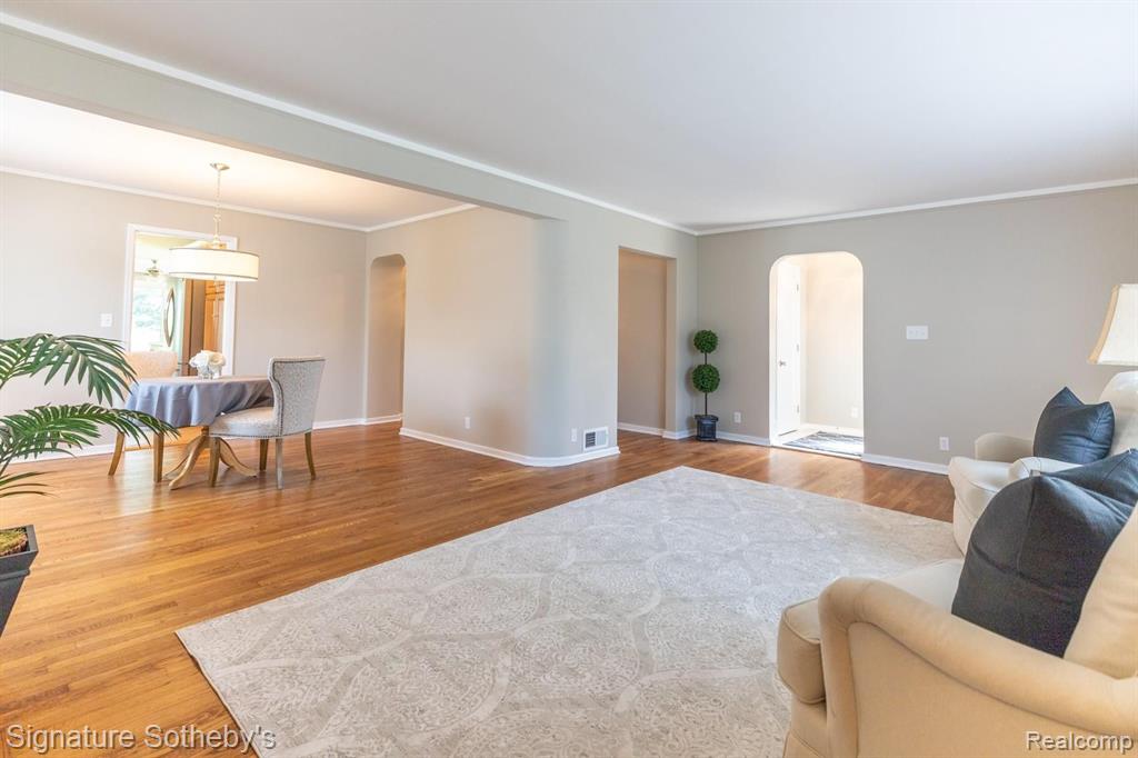 1464 South Renaud Road Grosse Pointe Woods, MI 48236 - Photo 10 of 25