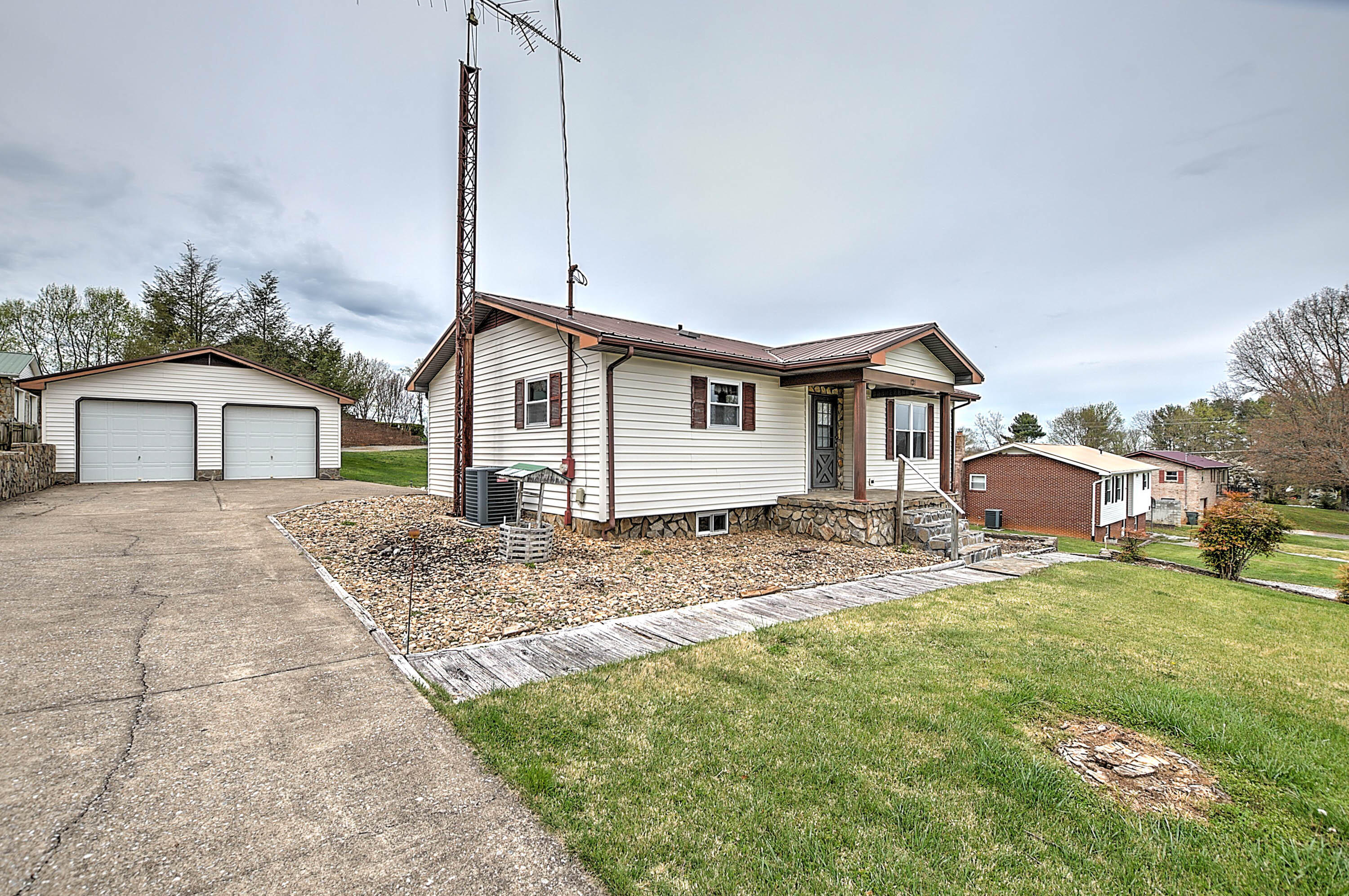 121 Lorries Road Chuckey, TN 37641 - Photo 1 of 31 Lorries