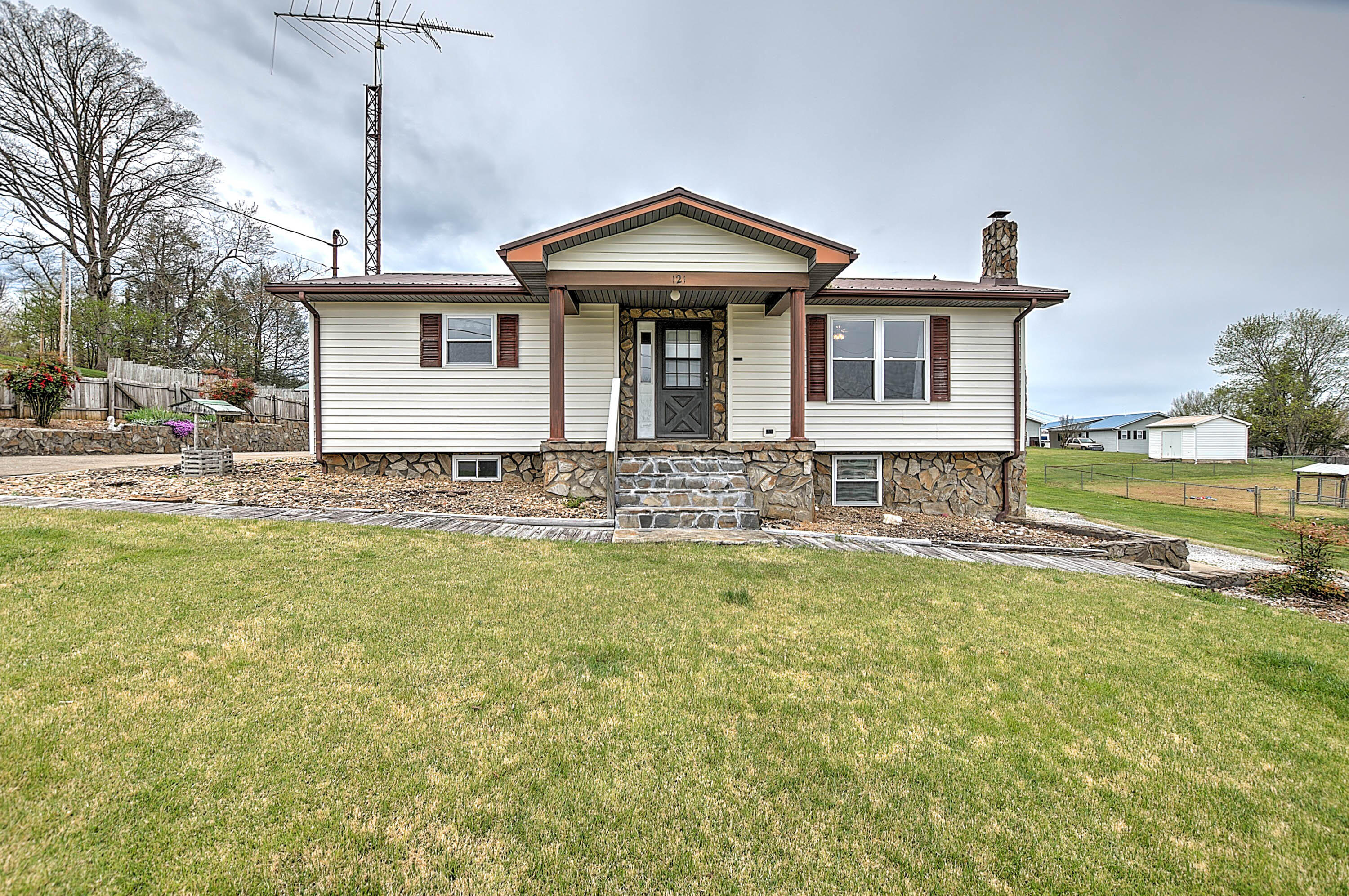 121 Lorries Road Chuckey, TN 37641 - Photo 2 of 31 Lorries-3