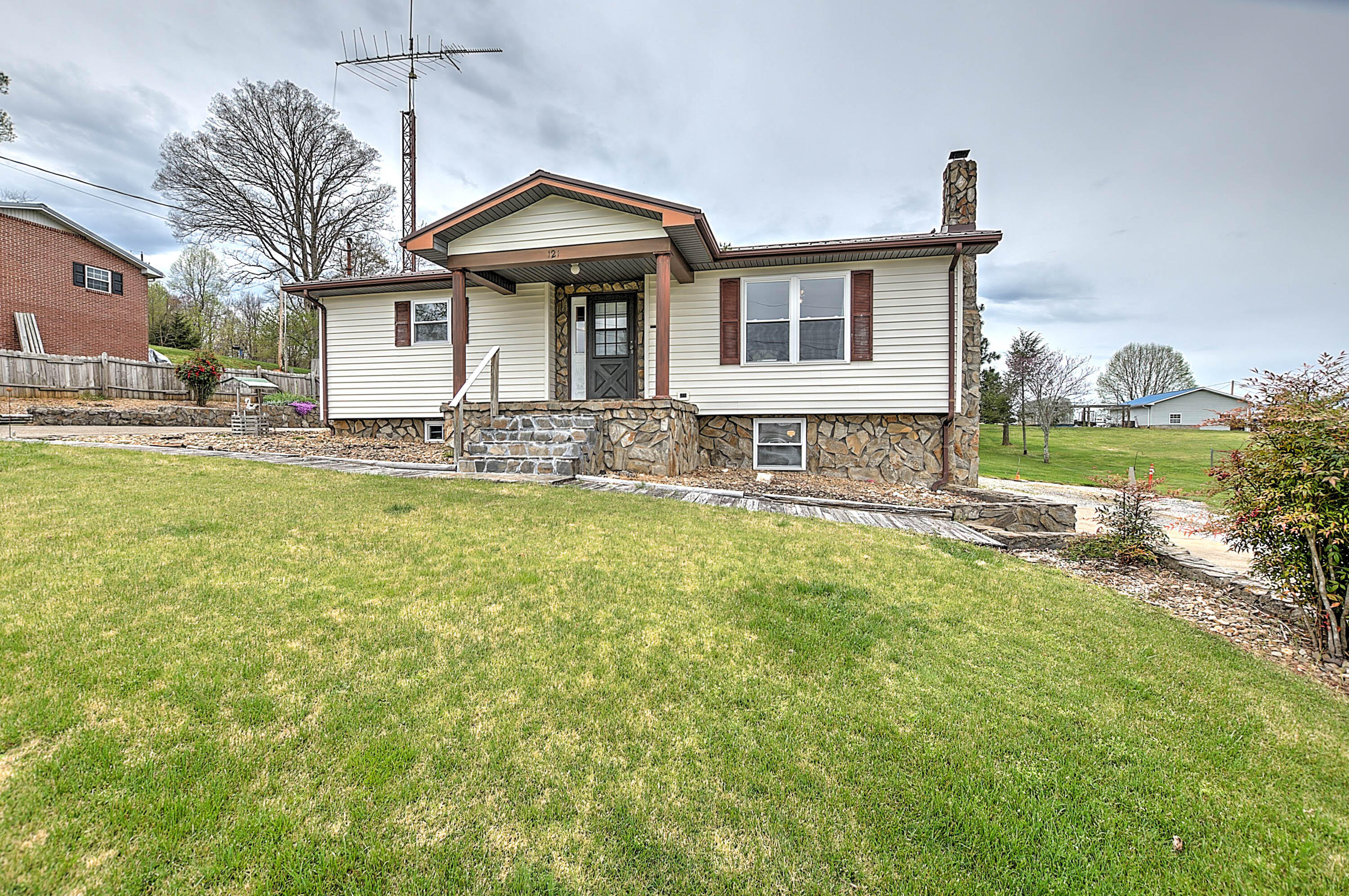 121 Lorries Road Chuckey, TN 37641 - Photo 3 of 31 Lorries-4
