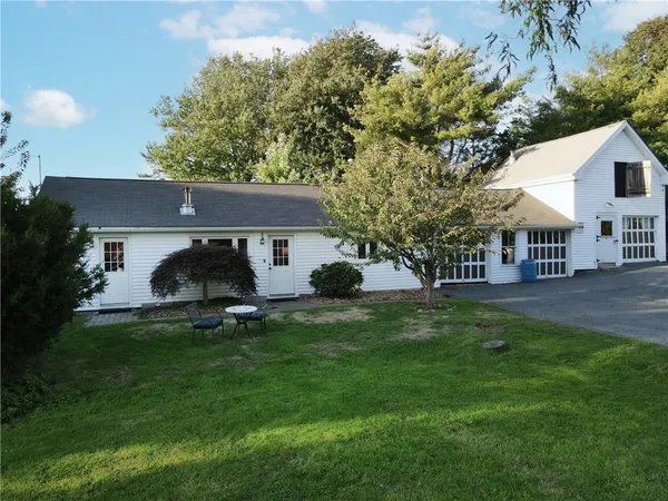 $2,150 | 534 Aquidneck Avenue, Unit A, Middletown, RI 02842