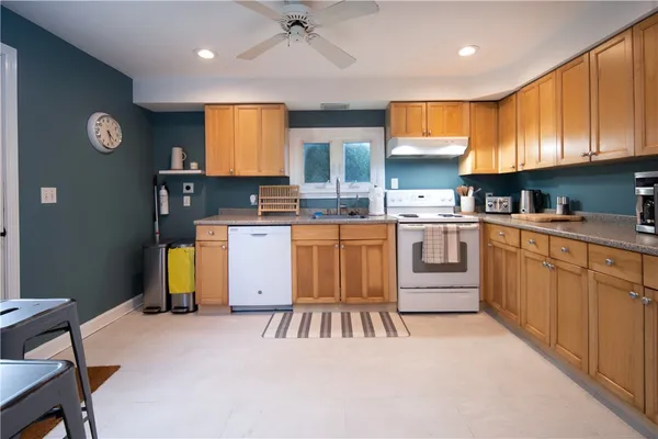 $2,150 | 534 Aquidneck Avenue, Unit A, Middletown, RI 02842