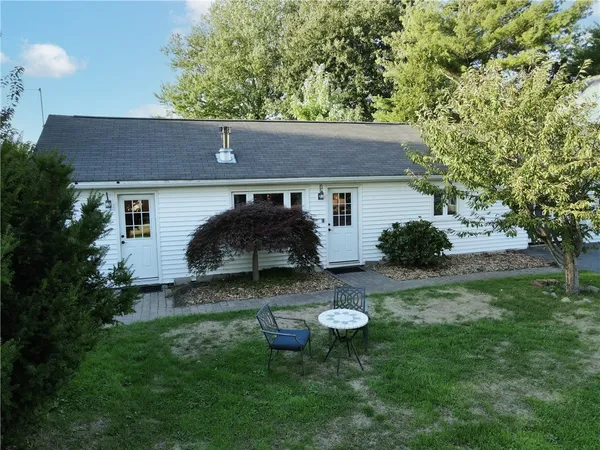 $2,150 | 534 Aquidneck Avenue, Unit A, Middletown, RI 02842