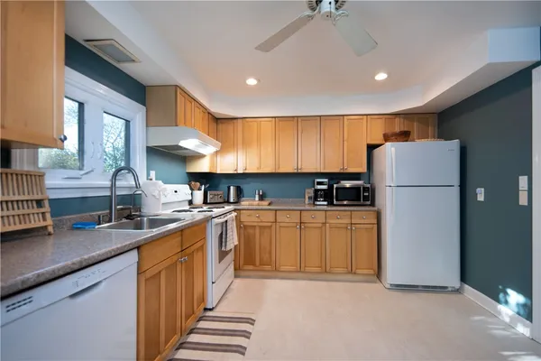 $2,150 | 534 Aquidneck Avenue, Unit A, Middletown, RI 02842