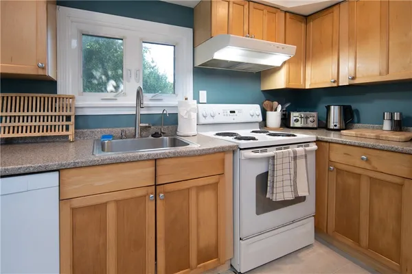 $2,150 | 534 Aquidneck Avenue, Unit A, Middletown, RI 02842