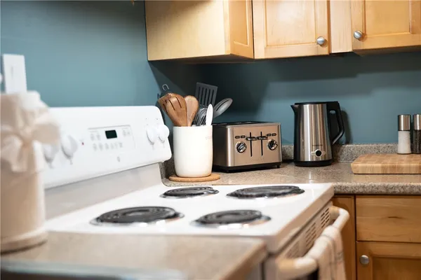 $2,150 | 534 Aquidneck Avenue, Unit A, Middletown, RI 02842