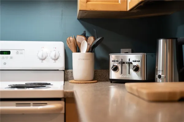 $2,150 | 534 Aquidneck Avenue, Unit A, Middletown, RI 02842