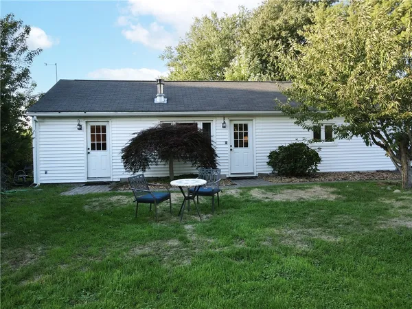 $2,150 | 534 Aquidneck Avenue, Unit A, Middletown, RI 02842